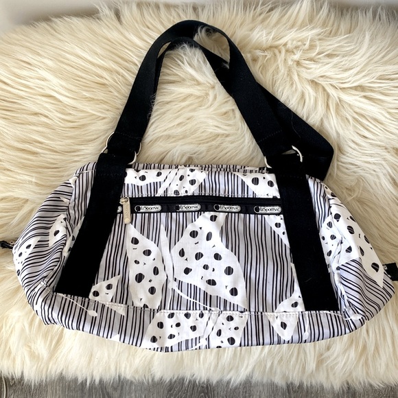 Lesportsac Handbags - LeSportsac Butterflies print medium size travel/sports Boston’s bag light weight